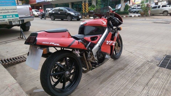 ขายคับ HONDA VFR400 NC30 ปี92 ยกเครื่องใหม่ใส่เครื่อง RVF NC35 ทะเบียนแท้พร้อมโอนไม่ขาดต่อ แฟริ่งเดิมๆ สีสวย ท่อแต่งเสียงนุ่มๆ เกียร์โยง โซ่สเตอเต็ม สวยๆ คับ ราคา 79500 บาท ส่งได้ทั่วไทยคับ สนใจติดต่อ 081-0578282 ไอดีไลน์ POPBIGBIKESAKON คับ สนใจรถสวย ถูก