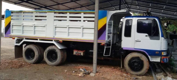 ขาย 10 ล้อดั้ม เพลาเดียว KT925 เครื่อง EH700. 168แรง เปลี่ยนหัวลงเล่มแล้วครับ สภาพสวยพร้อมใช้ ขาย 580,000บาท