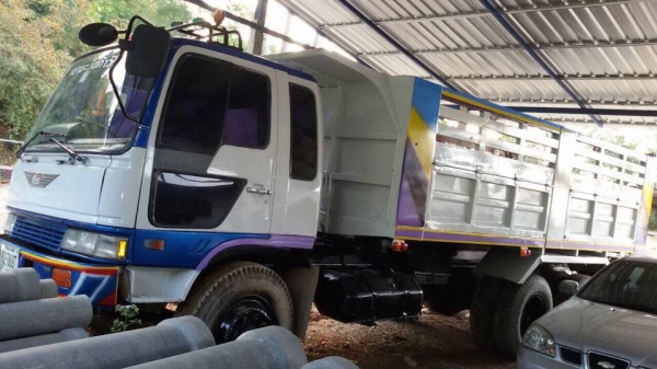 ขาย 10 ล้อดั้ม เพลาเดียว KT925 เครื่อง EH700. 168แรง เปลี่ยนหัวลงเล่มแล้วครับ สภาพสวยพร้อมใช้ ขาย 580,000บาท