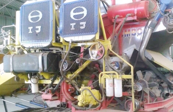 ขายด่วน รถเกี่ยวข้าวไทยเจริญการช่าง เครื่องยนต์ 235 HP JO8C เทอร์โบ อุ้มขวาปรับระดับ 2.5 ตัน ปั๊มไดกิ้นเบอร์ 22 ช่วงล่างตัวเดิน 12 รถสวยสภาพดีพร้อมทำงานได้เลยครับ ราคาต่อรองได้ครับ