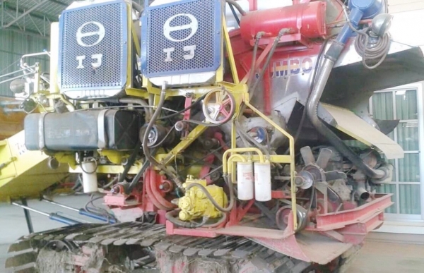 ขายด่วน รถเกี่ยวข้าวไทยเจริญการช่าง เครื่องยนต์ 235 HP JO8C เทอร์โบ อุ้มขวาปรับระดับ 2.5 ตัน ปั๊มไดกิ้นเบอร์ 22 ช่วงล่างตัวเดิน 12 รถสวยสภาพดีพร้อมทำงานได้เลยครับ ราคาต่อรองได้ครับ