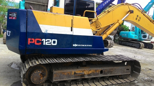 ขายด่วน รถขุด KOMATSU PC120-5   เก่าไทย   แทรค 60   สภาพสวยมากๆๆๆ   พร้อมใช้งาน  โทร 081-3848169  คมศักดิ์