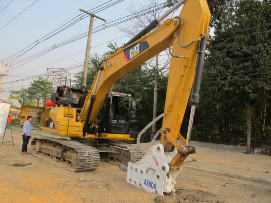 รถขุด CAT 320D เดินระบบหัวกระแทก พร้อม หัวกระแทกใหม่ ASADA A-200 โทร.02-9409240