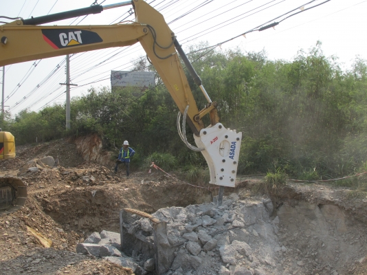 รถขุด CAT 320D เดินระบบหัวกระแทก พร้อม หัวกระแทกใหม่ ASADA A-200 โทร.02-9409240