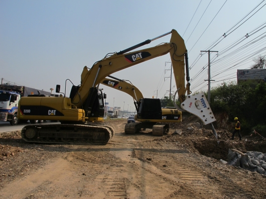 รถขุด CAT 320D เดินระบบหัวกระแทก พร้อม หัวกระแทกใหม่ ASADA A-200 โทร.02-9409240