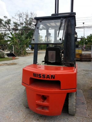 ฟอร์คลิฟท์ NISSAN 2.5 ตัน เสา 6 เมตร ดีเซล ยางตัน 090-986-2521 อ๊อบ