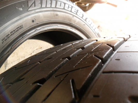 ยางขอบ17 บริดสโตน215-55 R17ลงพื้นปลายปี12(2เส้น 1,800บ) ยางขอบ17 บริดสโตน215-55 R17ลงพื้นปลายปี12(2เส้น 1,800บ)