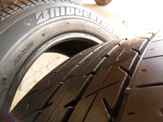 ยางขอบ17 บริดสโตน215-55 R17ลงพื้นปลายปี12(2เส้น 1,800บ) ยางขอบ17 บริดสโตน215-55 R17ลงพื้นปลายปี12(2เส้น 1,800บ)