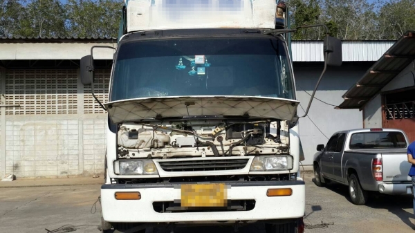 รถอีซูซุ 10 ล้อ รั้ว ( ไม่ดั้ม )  230 แรงม้า. ปี 48  สนใจติดต่อ  081 - 6079515