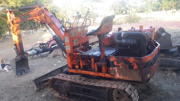 ขาย kubota   KH 15   ขนาดเท่าpc20  เก่าญี่ปุ่น  รุ่นนี้กินดีอยู่ดี