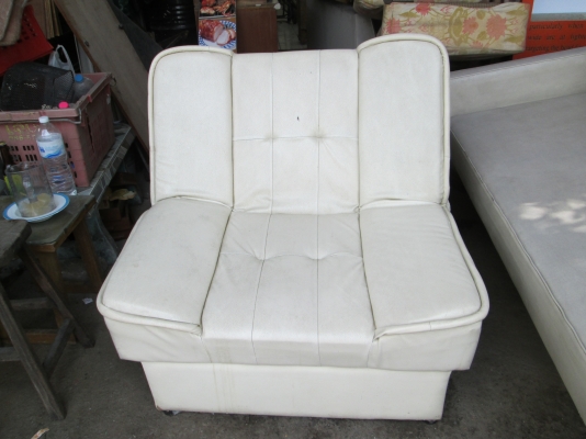 โซฟาสวย  แข็งแรง  ใครชอบ  สนใจ   ไม่มีขาด  2 ตัว 2800บาท