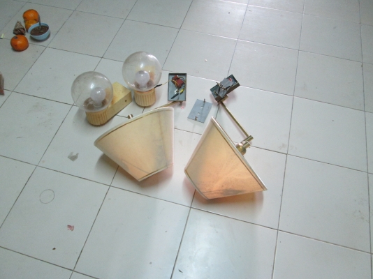 ชุดนี้ขาย  1500บาทครับ  ไฟหรี่ผนังครับ   สวยครับ