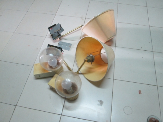 ชุดนี้ขาย  1500บาทครับ  ไฟหรี่ผนังครับ   สวยครับ