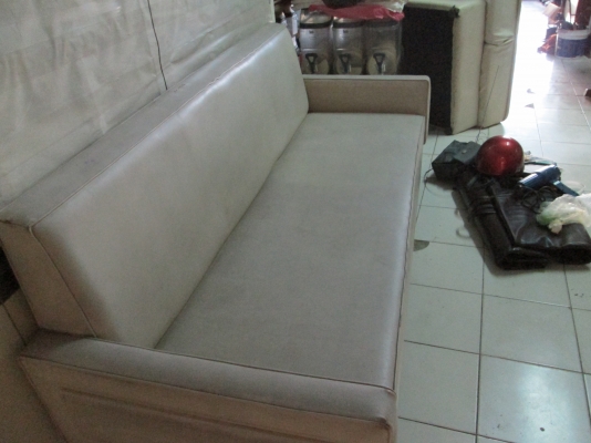 โซฟาสวย  แข็งแรง ใครชอบ  สนใจ ไม่มีขาด  2 ตัว ละ2500บาท