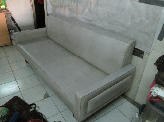 โซฟาสวย  แข็งแรง ใครชอบ  สนใจ ไม่มีขาด  2 ตัว ละ2500บาท
