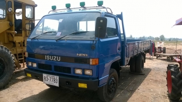 ขาย 6 ล้อ NPR รถห้างปี 35 กระบะยาว 4.30 เมตร เครื่อง 4BD1 115 แรงม้า คัสซีสวยตลอดเส้น เกียร์ยาว ทะเบียนพร้อมโอน ราคาต่อรองได้ครับ