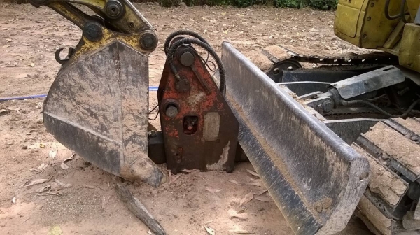 ขายแมคโครkomatsu pc78usมีหัวแย๊กใ้ห้พร้อมบุ้งกี๋ ขาย600000