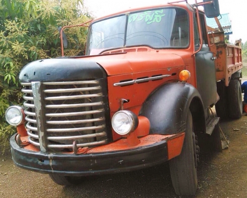 HINO TE 150 HP รถหัวยาวหกล้อดั๊มพ์ กระบะดั๊มพ์เหล็ก 6 ตันความยาว 3.80 เมตรสภาพดีไม่มีผุพร้อมบรรทุกได้เลย เครื่องแรงดีไม่เยิ้ม หัวเก๋งสวยๆเดิมๆไม่มีผุเลยภายในเก๋งคอนโซลครบ พวงมาลัยธรรมดา ช่วงล่างคัชซีสวยไม่มีบวม เบรคลมธรรมดา ยาง 9.00 ขอบ 20 สภาพดีประมาณ 75