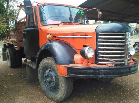 HINO TE 150 HP รถหัวยาวหกล้อดั๊มพ์ กระบะดั๊มพ์เหล็ก 6 ตันความยาว 3.80 เมตรสภาพดีไม่มีผุพร้อมบรรทุกได้เลย เครื่องแรงดีไม่เยิ้ม หัวเก๋งสวยๆเดิมๆไม่มีผุเลยภายในเก๋งคอนโซลครบ พวงมาลัยธรรมดา ช่วงล่างคัชซีสวยไม่มีบวม เบรคลมธรรมดา ยาง 9.00 ขอบ 20 สภาพดีประมาณ 75