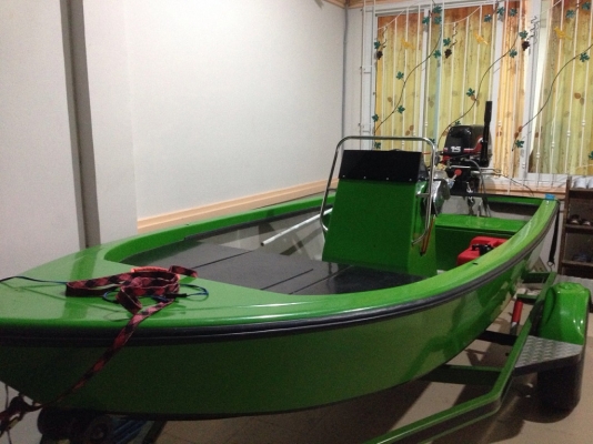ขาย........เรือ 12 ฟุต  suzuki 15 hp.