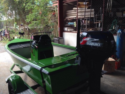 ขาย........เรือ 12 ฟุต  suzuki 15 hp.