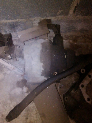 ขายชุดกระบอกดั้ม 12 ตัน (มี 2 ชุด )ราคา 60000 บาท ถอดจากรถพ่วง  โทร 0843376760