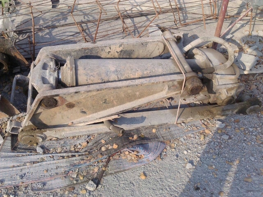 ขายชุดกระบอกดั้ม 12 ตัน (มี 2 ชุด )ราคา 60000 บาท ถอดจากรถพ่วง  โทร 0843376760