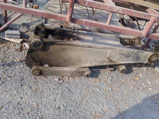 ขายชุดกระบอกดั้ม 12 ตัน (มี 2 ชุด )ราคา 60000 บาท ถอดจากรถพ่วง  โทร 0843376760