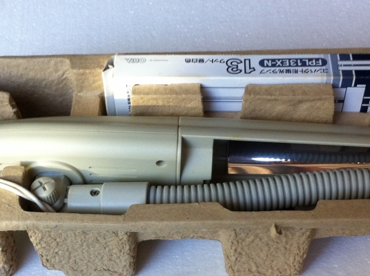 โครมไฟหมุนยึดกับขอบโต็ะ ปรับมุมต่างๆได้ หมุนมุมหลอดได้ไว้อ่านหนังสือ ทำงาน ใช้คอม