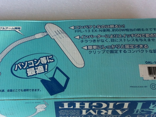 โครมไฟหมุนยึดกับขอบโต็ะ ปรับมุมต่างๆได้ หมุนมุมหลอดได้ไว้อ่านหนังสือ ทำงาน ใช้คอม