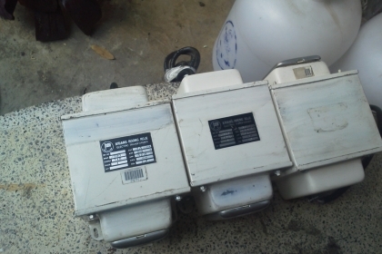 หม้อแปลงไฟ เข้า220 V. ออก 110 V. ได้ หนึ่งเฟสขนาด 1.5 K VA. หรือ 13.6 A. หม้อแปลงไฟ เข้า220 V. ออก 110 V. ได้ หนึ่งเฟสขนาด 1.5 K VA. หรือ 13.6 A.