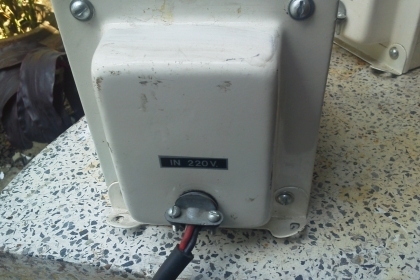 หม้อแปลงไฟ เข้า220 V. ออก 110 V. ได้ หนึ่งเฟสขนาด 1.5 K VA. หรือ 13.6 A. หม้อแปลงไฟ เข้า220 V. ออก 110 V. ได้ หนึ่งเฟสขนาด 1.5 K VA. หรือ 13.6 A.