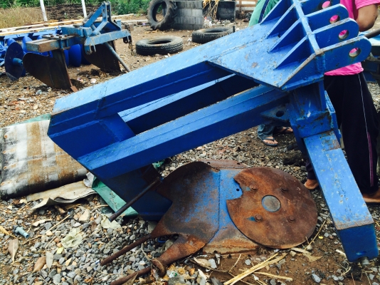 ขายเครื่องขุดมันรถไถใหญ่