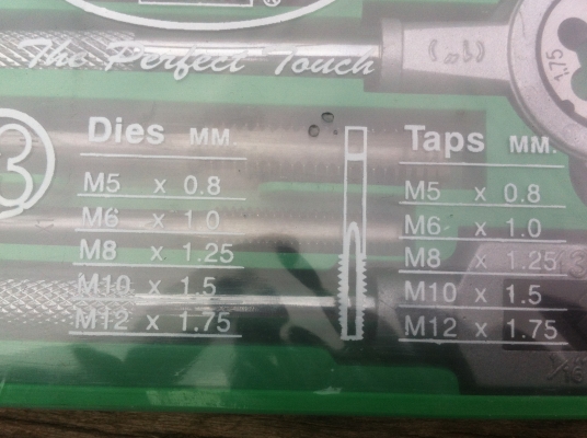 ชุดทำเกลี่ยวครบชุดอบ่างละ 5 ดอก พร้อมด้าม มีขนาด M6 -M12 ของใหม่เก่าเก็บ