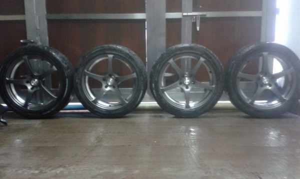 ขายล้อซิ่งญี่ปุ่นแนวๆของAxiarขอบ18/5ก้านยกสีGun5รู114.3กว้าง7.5off40สวย฿5500ลดได้คับ