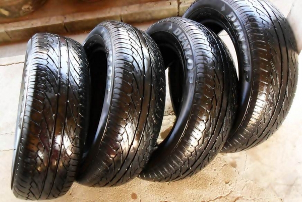 ยางขอบ15 ดันล็อป 185-65-R15ลงพื้นปลายปี12(4เส้น2,200บ)