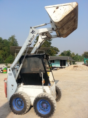 รถตัก TCM BOBCAT ขับ 4x4 ล้อยาง นำเข้าจากญี่ปุ่น 090-986-2521 อ๊อบ