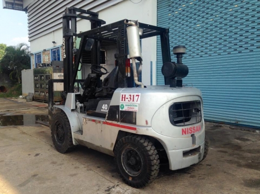 ขายรถยก ปี2006ดีเซลเครื่องS6S  NISSANยก 4 ตัน 4 เมตร เครื่องดีเกียร์ดี 370,000 บาท 094-4267888 จะเด็ด