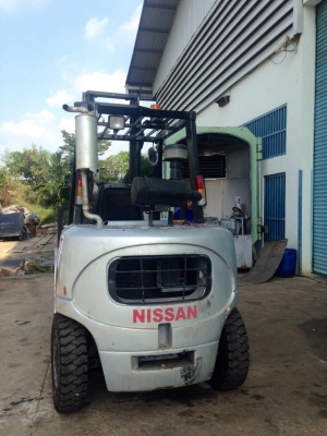 ขายรถยก ปี2006ดีเซลเครื่องS6S  NISSANยก 4 ตัน 4 เมตร เครื่องดีเกียร์ดี 370,000 บาท 094-4267888 จะเด็ด