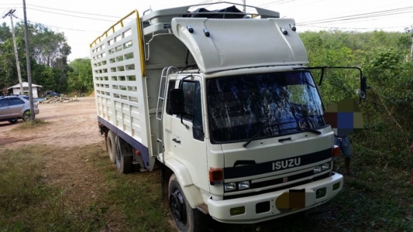 รถอีซูซุ  10  ล้อ หลังถนน FVM12M  เปลื่ยนเครื่อง 195 แรงม้า.  สนใจติดต่อ  081 - 6079515