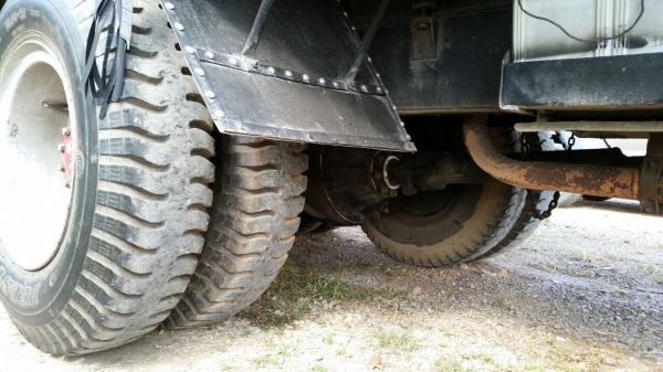 รถอีซูซุ 10 ล้อ หลังถนน FVM 32 M - R  195 แรงม้า. ปี 38  สนใจติดต่อ  081 - 6079515