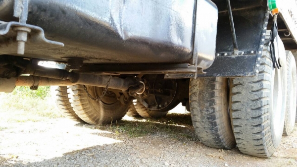 รถอีซูซุ 10 ล้อ หลังถนน FVM 32 M - R  195 แรงม้า. ปี 38  สนใจติดต่อ  081 - 6079515