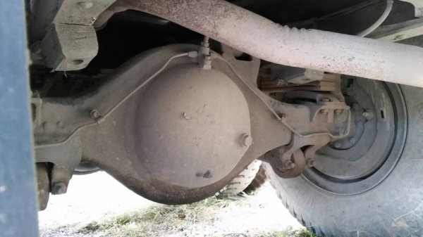 รถอีซูซุ 10 ล้อ หลังถนน FVM 32 M - R  195 แรงม้า. ปี 38  สนใจติดต่อ  081 - 6079515