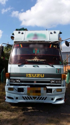 รถอีซูซุ 10 ล้อ หลังถนน FVM 32 M - R  195 แรงม้า. ปี 38  สนใจติดต่อ  081 - 6079515