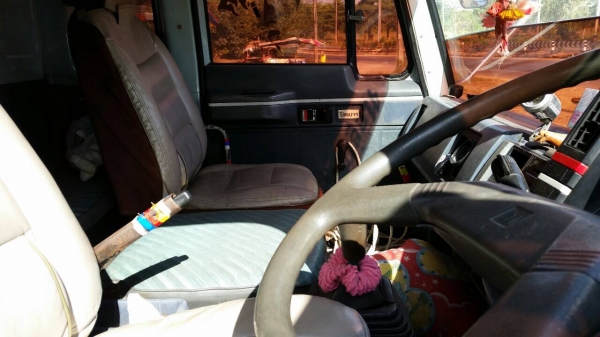 รถอีซูซุ 10 ล้อ หลังถนน FVM 32 M - R  195 แรงม้า. ปี 38  สนใจติดต่อ  081 - 6079515