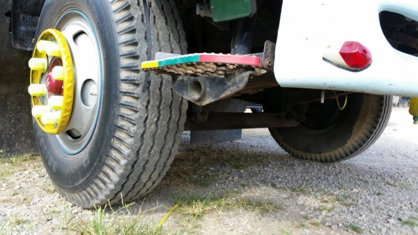 รถอีซูซุ 10 ล้อ หลังถนน FVM 32 M - R  195 แรงม้า. ปี 38  สนใจติดต่อ  081 - 6079515