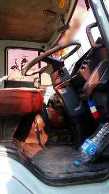 รถอีซูซุ 10 ล้อ หลังถนน FVM 32 M - R  195 แรงม้า. ปี 38  สนใจติดต่อ  081 - 6079515