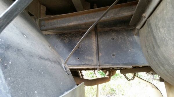 รถอีซูซุ 10 ล้อ หลังถนน FVM 32 M - R  195 แรงม้า. ปี 38  สนใจติดต่อ  081 - 6079515