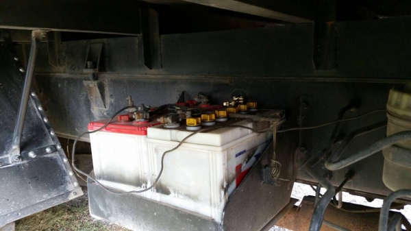 รถอีซูซุ 10 ล้อ หลังถนน FVM 32 M - R  195 แรงม้า. ปี 38  สนใจติดต่อ  081 - 6079515