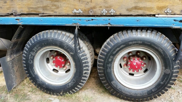 รถอีซูซุ 10 ล้อ หลังถนน FVM 32 M - R  195 แรงม้า. ปี 38  สนใจติดต่อ  081 - 6079515